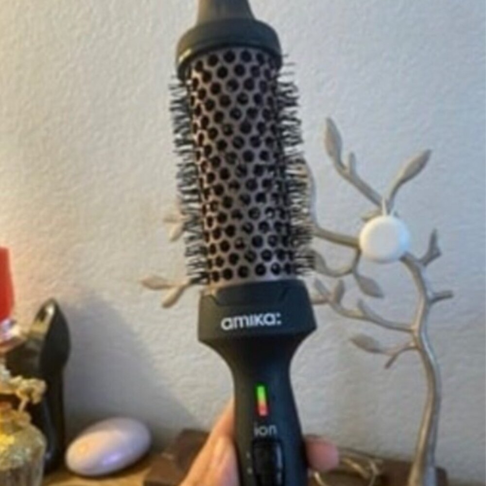 Amika Blowout Babe Thermal Brush GENTLY USED